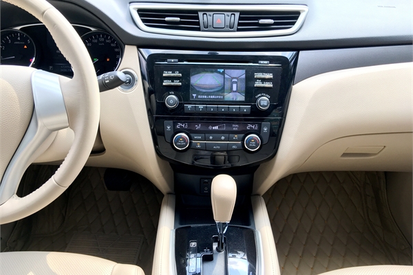 日产奇骏 2015款 2.0L CVT舒适MAX版 2WD
