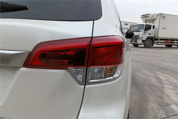 日产 途达 2020款 2.5L 自动四驱旗舰版