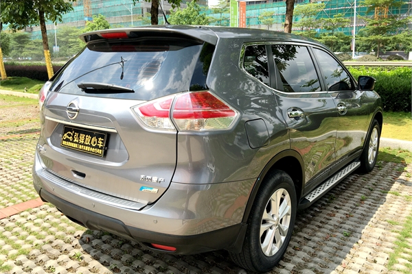 日产奇骏 2015款 2.0L CVT舒适MAX版 2WD