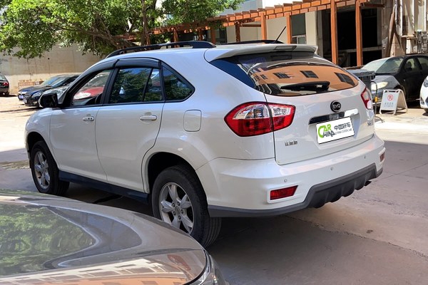 比亚迪S6 2014款 2.0L 手动豪华型 5座